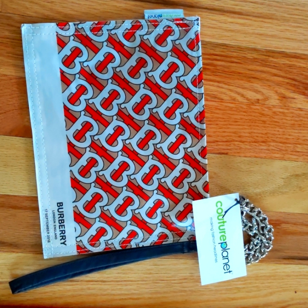 Couture planet wristlet 9x7